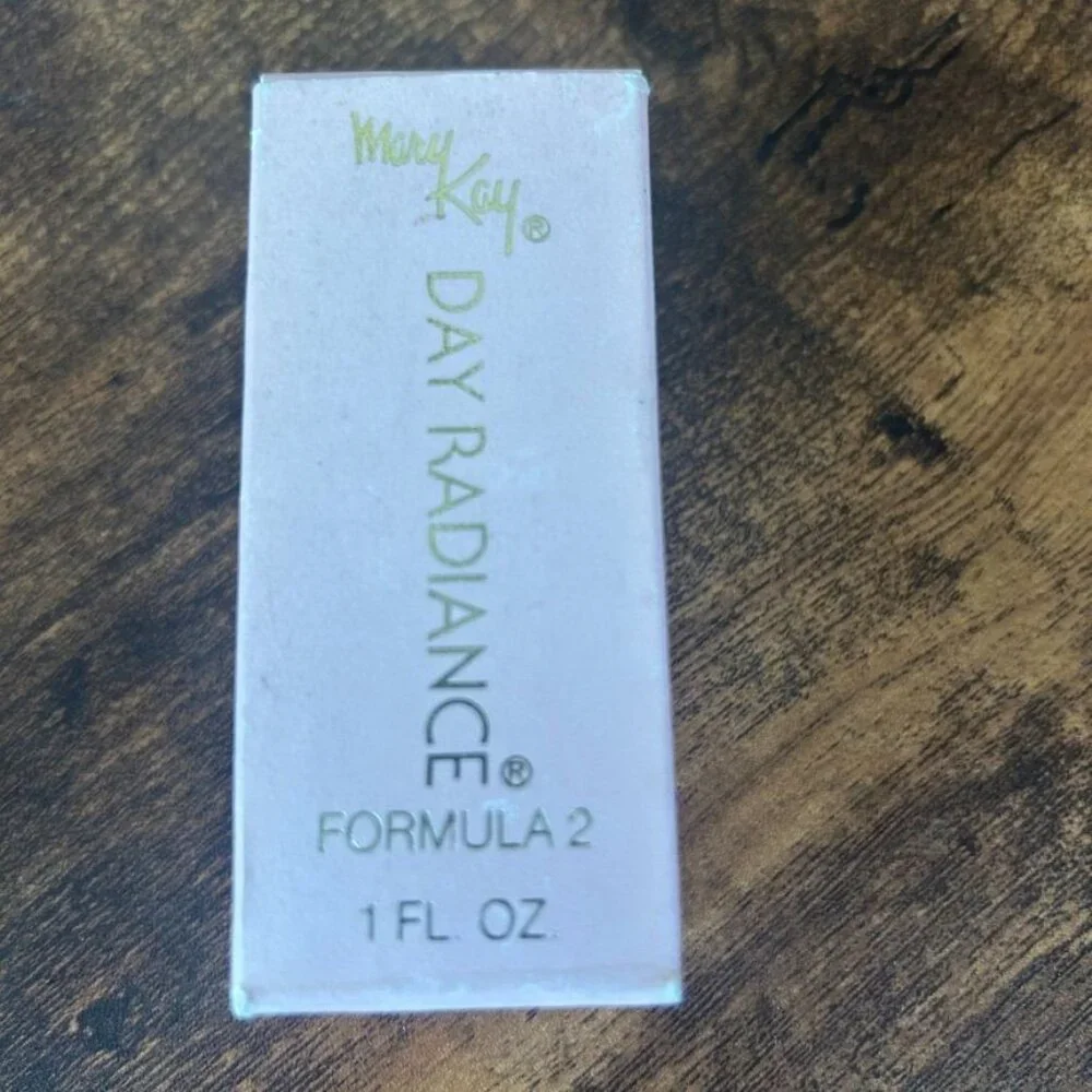 Vintage Mary Kay Day Radiance Formula 2 Honey Tan - 1 Fl. Oz. New Old Stock